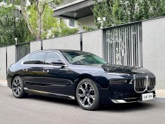 BMW 7 Series 2023 735Li Luxury Line - фото 3