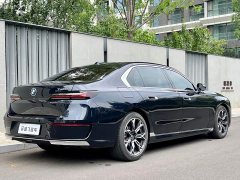 BMW 7 Series 2023 735Li Luxury Line - фото 4