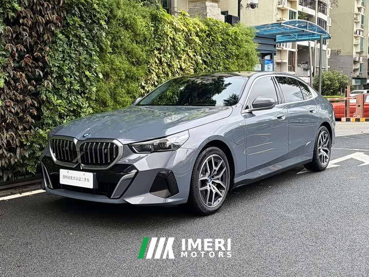 BMW i5 eDrive 35L M Sport Package - автомобиль из Китая