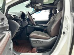 Toyota SIENNA 2023 2.5L Hybrid Platinum Edition - фото 5