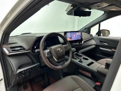 Toyota SIENNA 2023 2.5L Hybrid Platinum Edition - фото 6