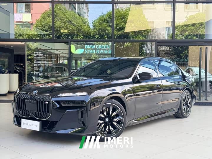 BMW i7 M70L 2023 M70L - автомобиль из Китая