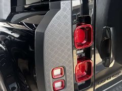 Land Rover 110 3.0T P400 Edition - фото 9