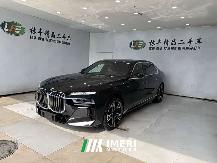 BMW 7 740Li Deluxe Version M - автомобиль из Китая