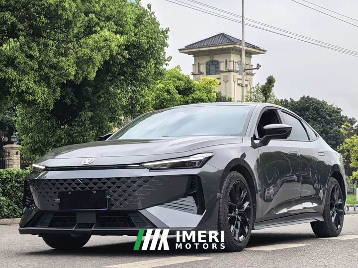 Changan UNI-V 1.5T Prestige Edition - автомобиль из Китая