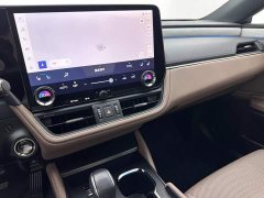 Lexus ES 300h Premium Edition - фото 12