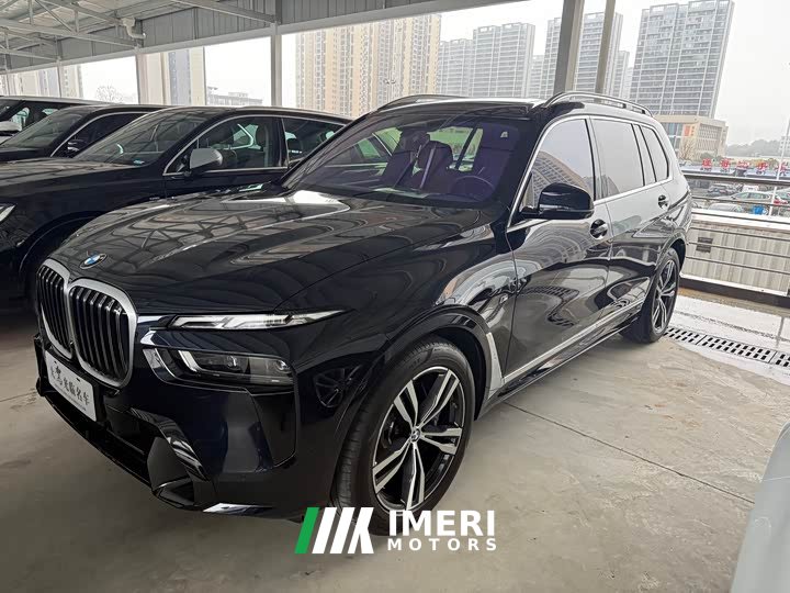 BMW X7 xDrive40i Deluxe VersionM - автомобиль из Китая