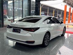 Lexus ES 200 Premium Edition - фото 4