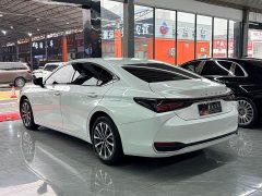 Lexus ES 200 Premium Edition - фото 6