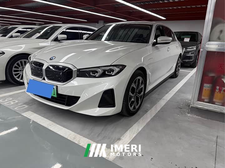 BMW i3 eDrive 35 L - автомобиль из Китая
