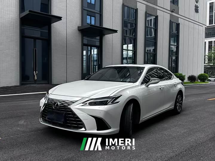 Lexus ES 300h Luxury Edition - автомобиль из Китая