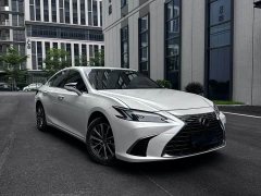 Lexus ES 300h Luxury Edition - фото 3