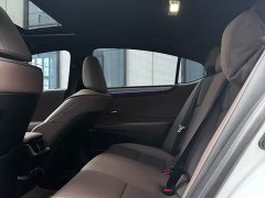 Lexus ES 300h Luxury Edition - фото 6