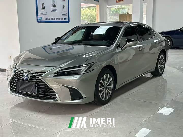 Lexus ES 300h Luxury Edition - автомобиль из Китая