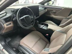 Lexus ES 300h Luxury Edition - фото 4