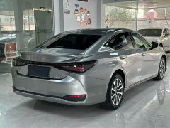 Lexus ES 300h Luxury Edition - фото 9