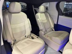 Toyota Granvia 2.5L Hybrid Executive PLUS Edition - фото 8