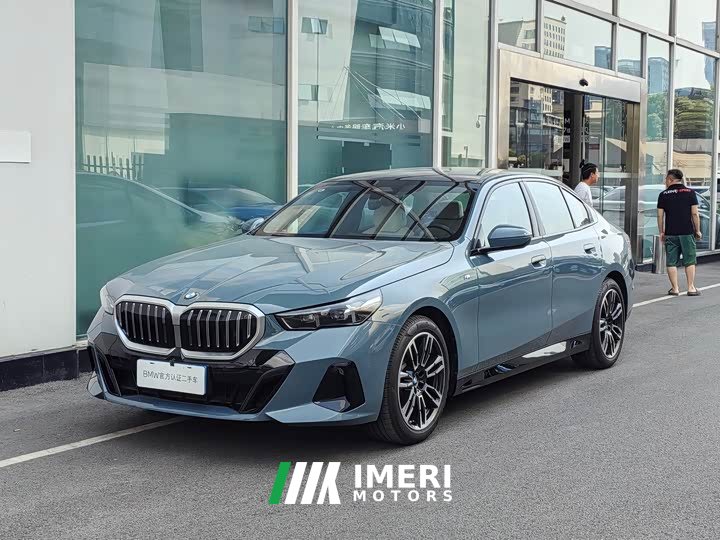 BMW 5 Series (Imported) 2024 525i M Sports Package - автомобиль из Китая