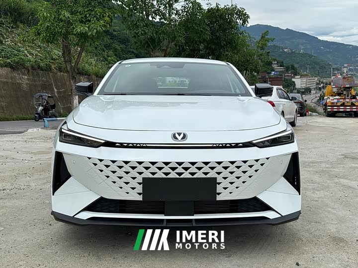 Changan UNI-V Intelligent iDD 2024 Blue Whale Intelligent iDD 136km Smart Cool Edition - автомобиль из Китая