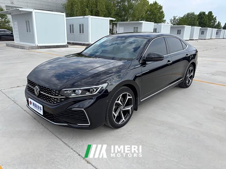 Volkswagen Passat 330TSI Starry Sky Deluxe Edition - автомобиль из Китая