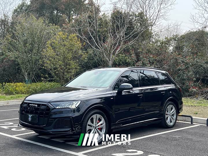 Audi Q7 55 TFSI quattro S line Version - автомобиль из Китая