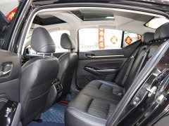 Nissan Altima 2.0L SV Black Gold Edition - фото 11
