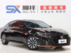 Nissan Altima 2.0L SV Black Gold Edition - фото 3