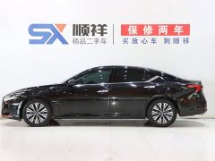 Nissan Altima 2.0L SV Black Gold Edition - фото 6