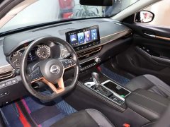 Nissan Altima 2.0L SV Black Gold Edition - фото 9