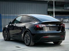 Tesla Model Y standard range rear-wheel drive version - фото 9