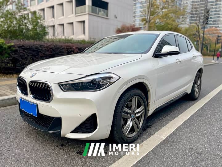 BMW X2 sDrive25i leading M sports package - автомобиль из Китая