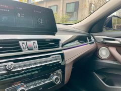 BMW X2 sDrive25i leading M sports package - фото 17