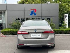 BMW i5 eDrive 35L Luxury - фото 3