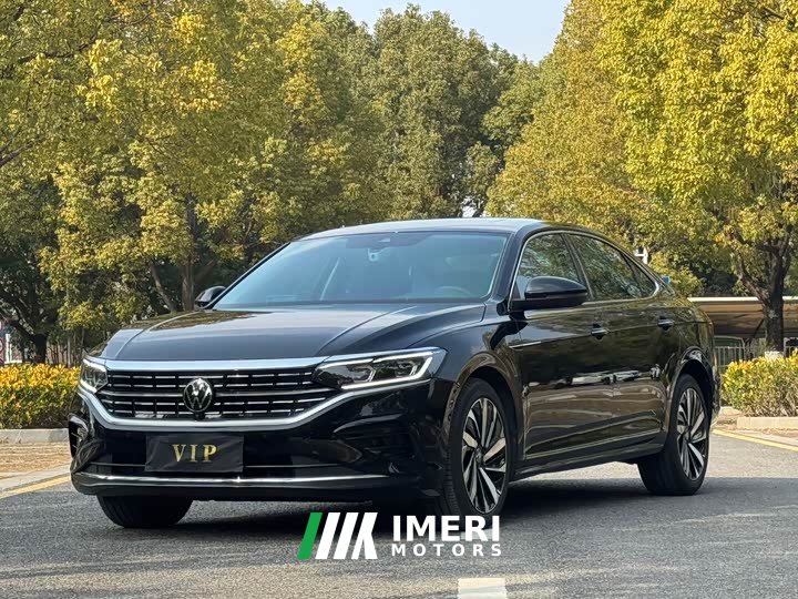 Volkswagen Passat facelift 330TSI luxury version