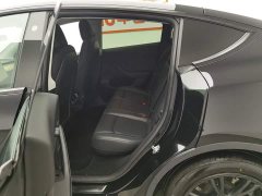 Tesla Model Y standard range rear-wheel drive version - фото 14