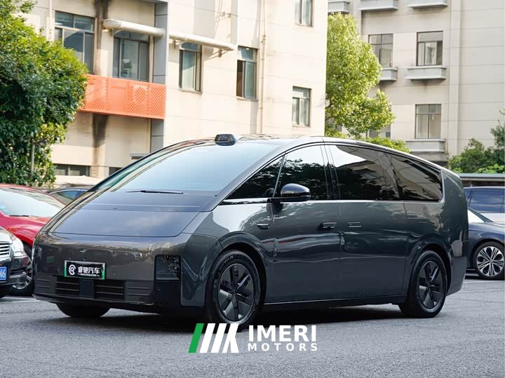 Li Auto Ideal MEGA Ultra