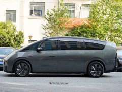 Li Auto Ideal MEGA Ultra - фото 3