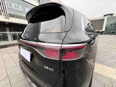 AITO Wenjie M8 extended range Ultra version 53.4kWh 6-seater version (192-line lidar) - фото 12