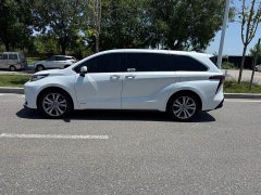Toyota SIENNA 2021 2.5L Hybrid Premium Edition - фото 16
