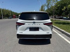 Toyota SIENNA 2021 2.5L Hybrid Premium Edition - фото 18