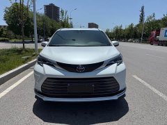 Toyota SIENNA 2021 2.5L Hybrid Premium Edition - фото 2
