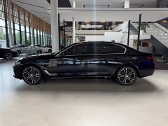 BMW 5 Series 530Li leading M sports package - фото 12