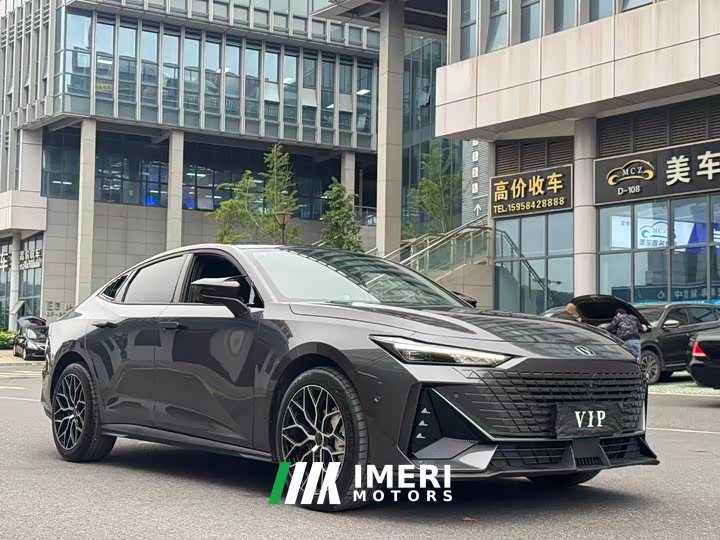 Changan UNI-V 2023 1.5T Smart Pilot Edition - автомобиль из Китая