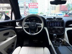 Bentley Bentayga 4.0T V8 EWB Azure - фото 16