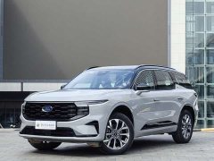 Edge L 2.0T EcoBoost AWD 7-Seat Supreme - фото 1