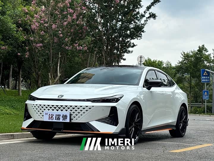 Voyah UNI-V 1.5T Premium Version - автомобиль из Китая