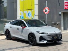 Changan UNI-V 1.5T premium - фото 1