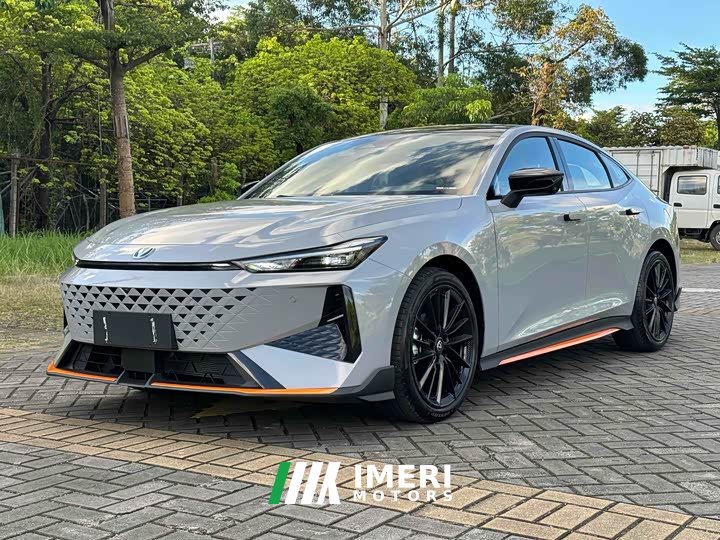Changan UNI-V 1.5T Premium Version - автомобиль из Китая