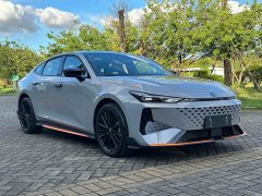 Changan UNI-V 1.5T Premium Version - фото 3