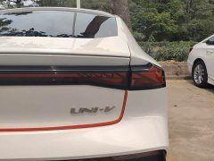 Changan UNI-V 1.5T premium - фото 19